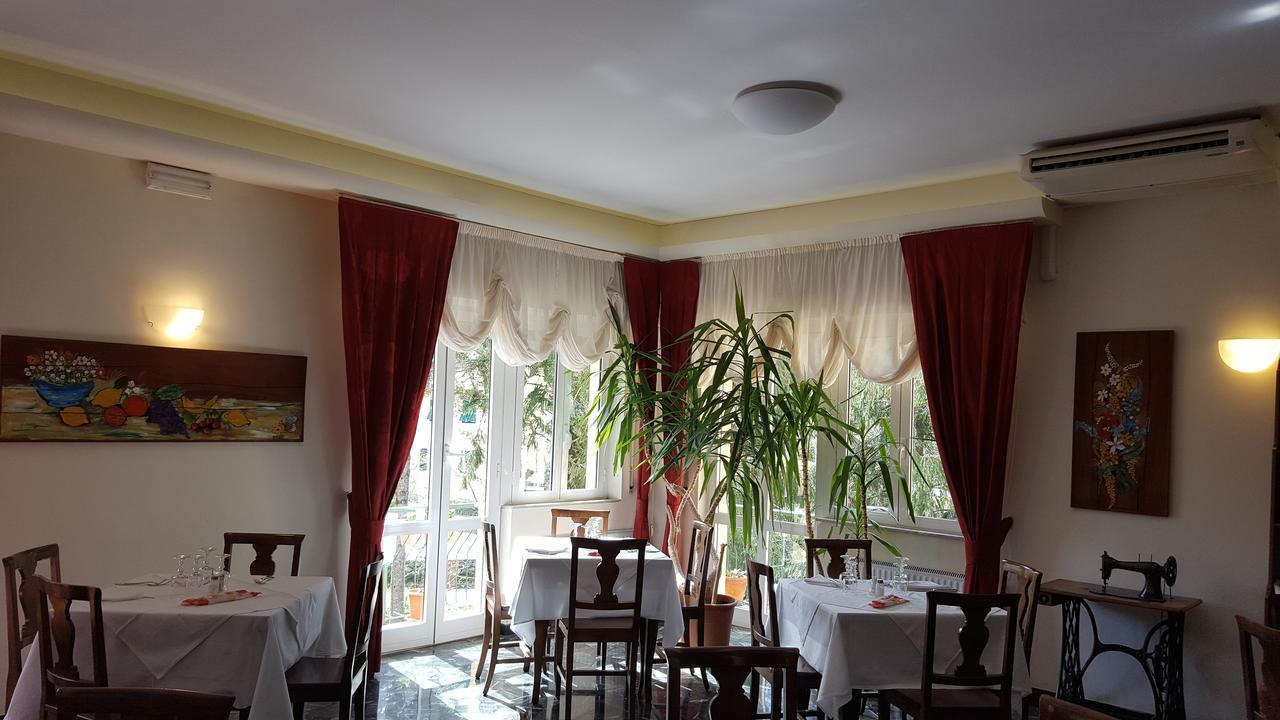 Hotel La Pineta โกโกเลโต ภายนอก รูปภาพ